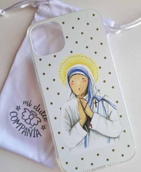 Funda con dibujo de la Madre Teresa de Calcuta en actitud de oración, con estrellas doradas de fondo