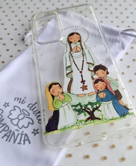 Funda transparente con ilustración de la Virgen de Fátima y los tres pastorcitos, sobre bolsa Mi Dulce Compañía